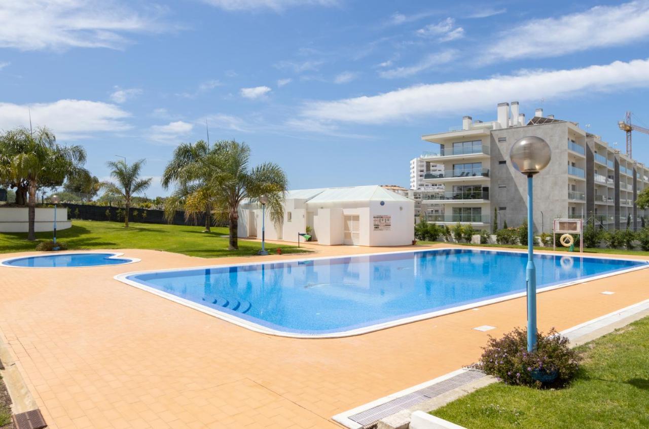 Spaceful Apartment In Albufeira Extérieur photo