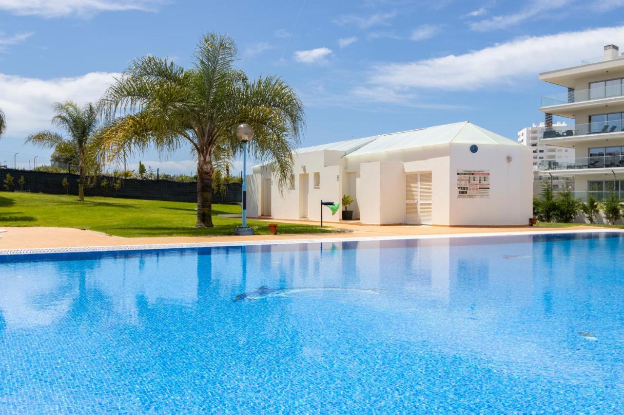 Spaceful Apartment In Albufeira Extérieur photo