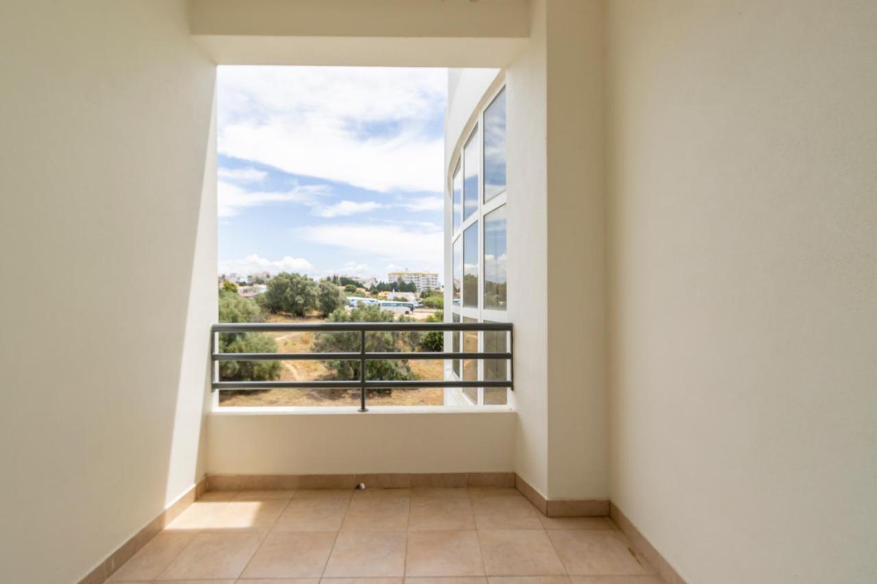 Spaceful Apartment In Albufeira Extérieur photo