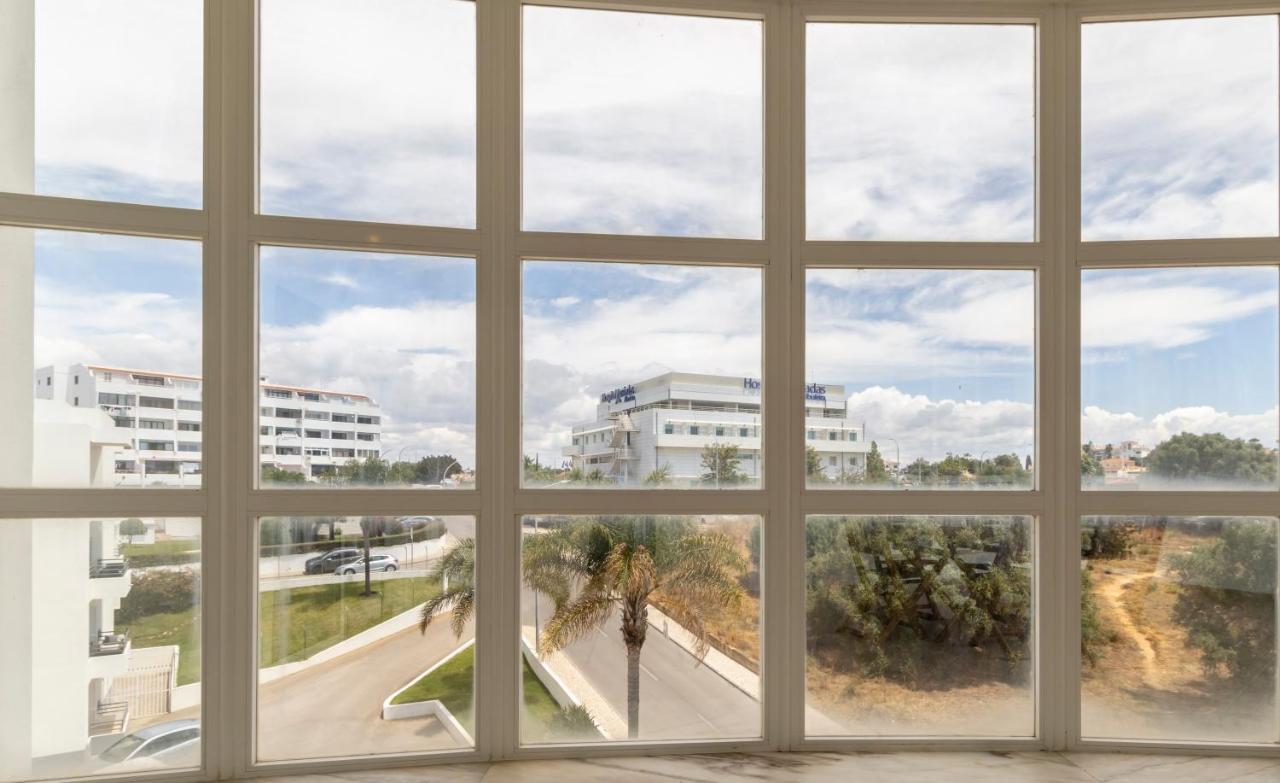 Spaceful Apartment In Albufeira Extérieur photo
